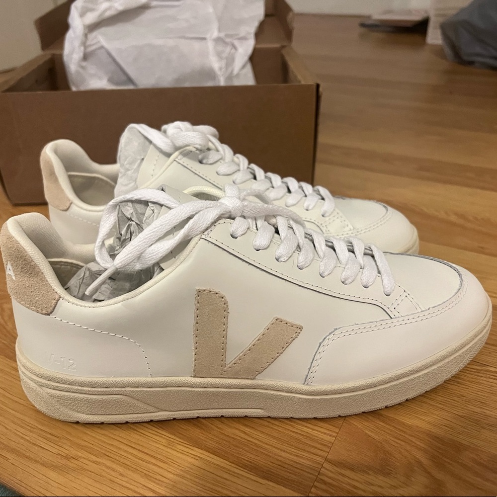 Veja V-12 Leather White Sable Size 39 UK, Size 8 US - Picture 4 of 11